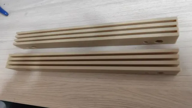 Guide rails for PEI heating plates (mounting under the desk) — Image 4 of 8