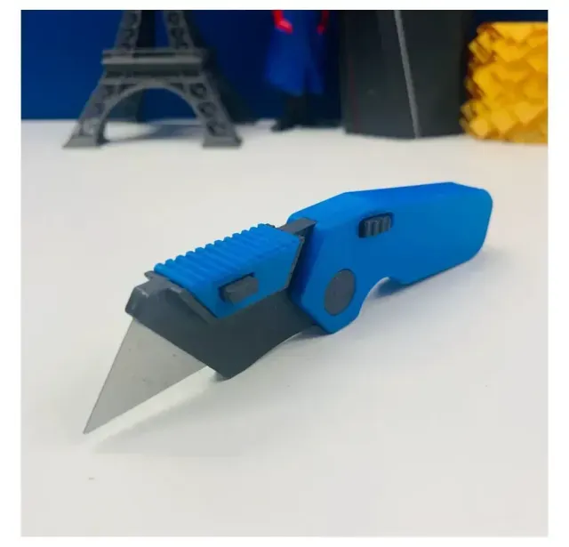 Folding Pocket Knife — Image 2 of 9