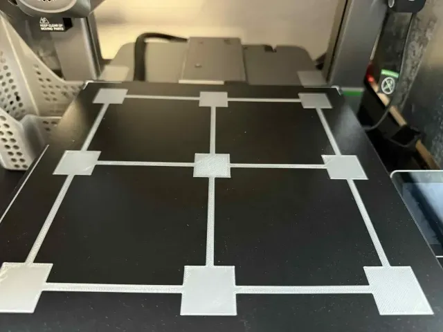Calibration of the first layer test for all printers — Image 2 of 9
