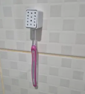 Articulated wall-mounted toothbrush holder – Hygienic and mi