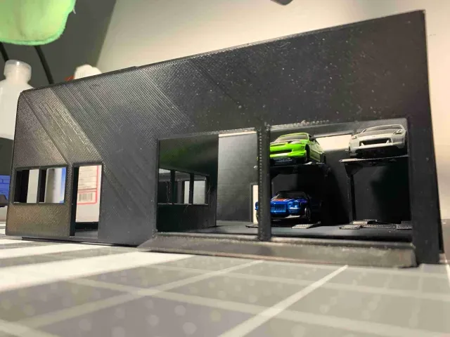 Custom Garage for diorama