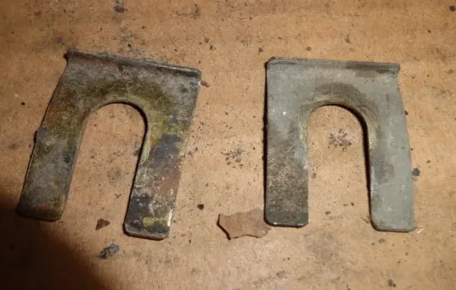 Toyota Supra MK3 (1990) Front Suspension Brake Hose Clip — Image 2 of 4