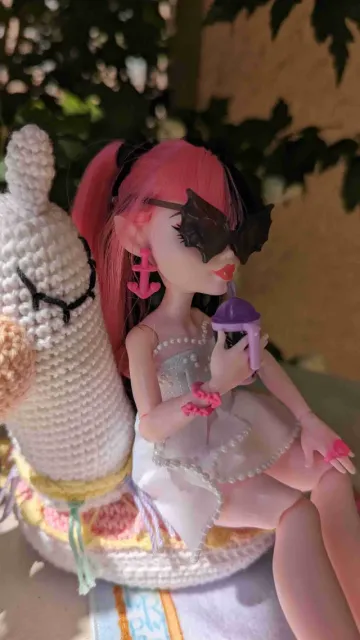 Draculaura's Earrings and Bracelet Skull Shores Monster High