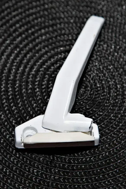 Cantilever window lock pad — Фото 2 из 7