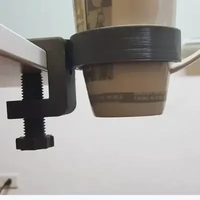 screw on cup holder