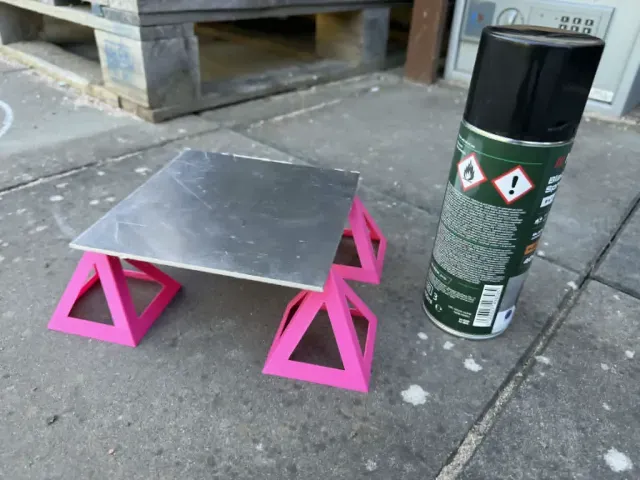 Pyramid as a base for painting, coating, spraying paint