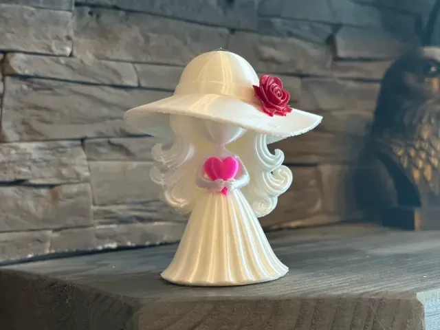 Lady with heart — Image 3 of 4