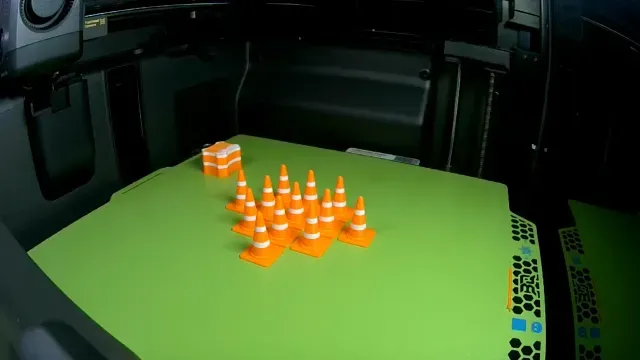 Mini Traffic Cone | 25mm | 1:20 Scale — Фото 5 из 9