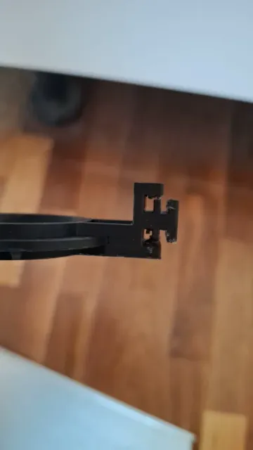 Sliding plinth clip for PVC and aluminum kickboards