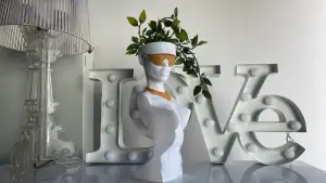 DIVA FLOWER POT STATUE