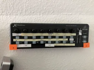 Behringer Xtouch Mini wall holder