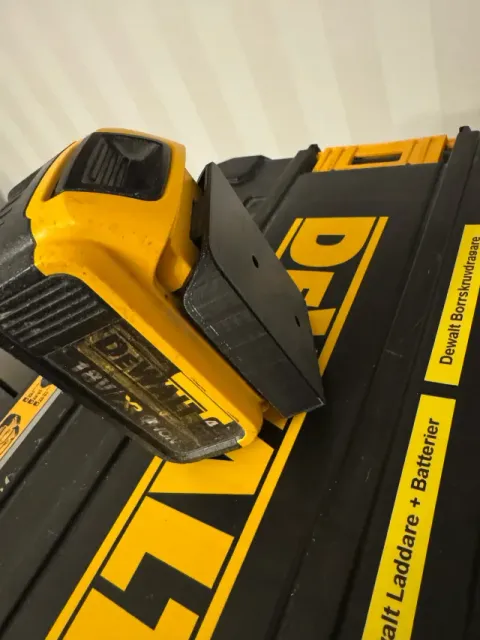 DeWalt Battery Holder Compact Wall Mount DeWalt 20V/18V XR — Image 7 of 9