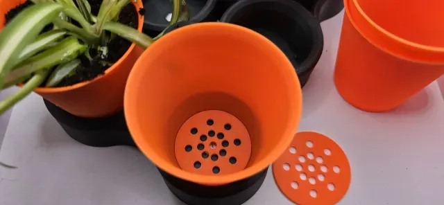 SMALL SEEDLING PLANT POTS — Image 7 of 9