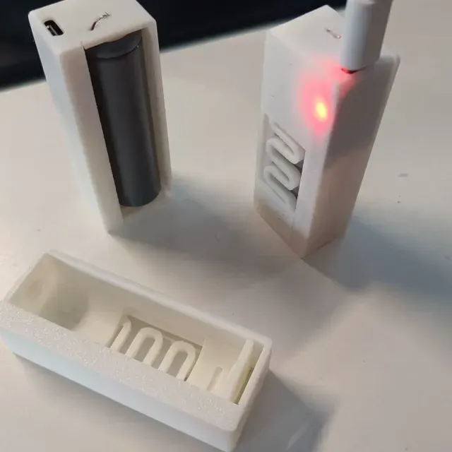 Super Easy to print 18650 Li-Ion Battery Charger