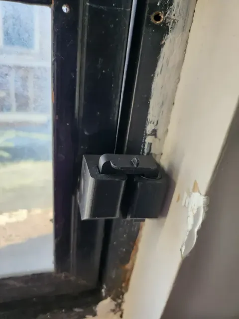 Sliding window lock - Gravity U-lock — Image 3 of 7