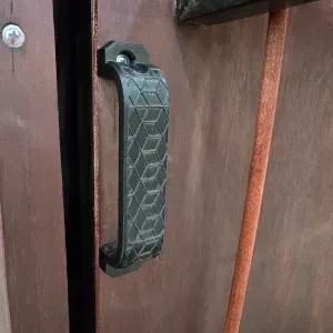 Universal Textured Handle – Ergonomic, Versatile & Easy to P