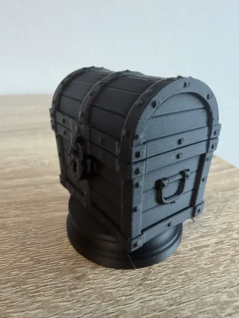 Chest statue — Image 2 of 4