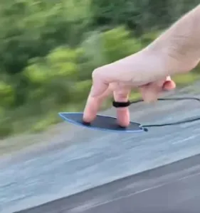 Finger_Surfboard_with_Fin