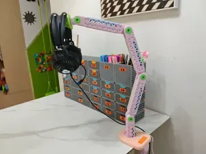 Articulated‑Arm Headphone/Phone/Lamp | PLA & TPU Mixed‑Print