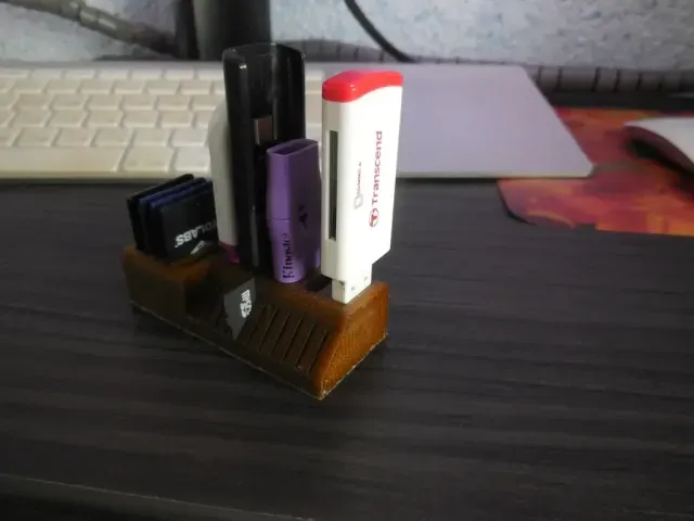 Customized 5 SD card / 5 USB stick holder — Фото 2 из 4