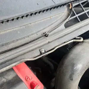 Mercedes Vito Bonnet Support Clip