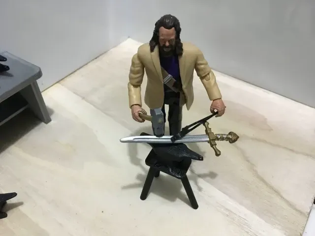 Blacksmith tongs and hammer (1:18 scale) — Image 2 of 9
