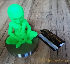 Chill Alien Herb Grinder - 2 - Part Magnetic - MellowVerse
