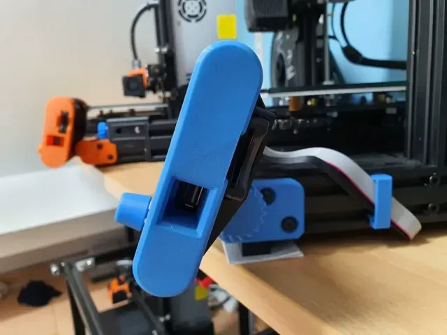 Slim Pivoting Display Housing for the Ender 3 & 5 — Фото 7 из 9