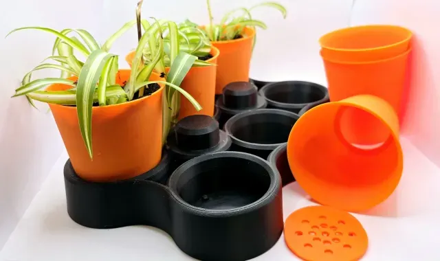 SMALL SEEDLING PLANT POTS — Image 2 of 9