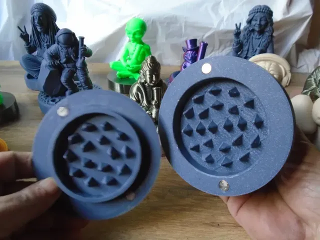 Astronaut Herb Grinder - 2-Part Magnetic - MellowVerse — Image 2 of 9