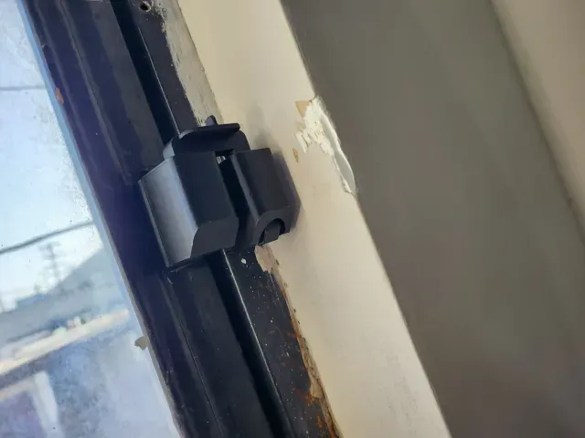 Sliding window lock - Gravity U-lock — Image 2 of 7