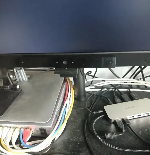 Dual monitor arm camera bracket — Фото 3 из 4