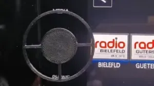 Steering wheel volume control