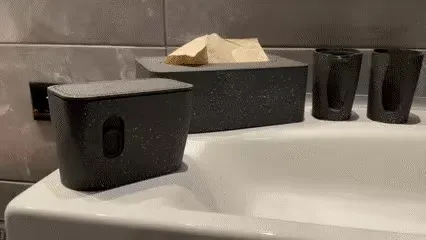 Set of accessories for the bathroom