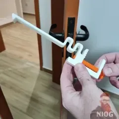 Pet Door Stopper 🚪🐾– Adjustable Screw Lock