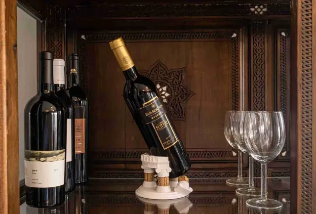 ROMAN PILLAR WINE STAND