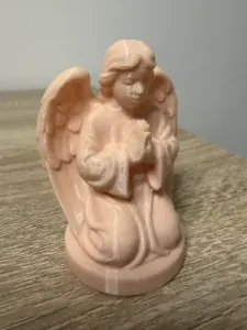 Kneeling praying angel
