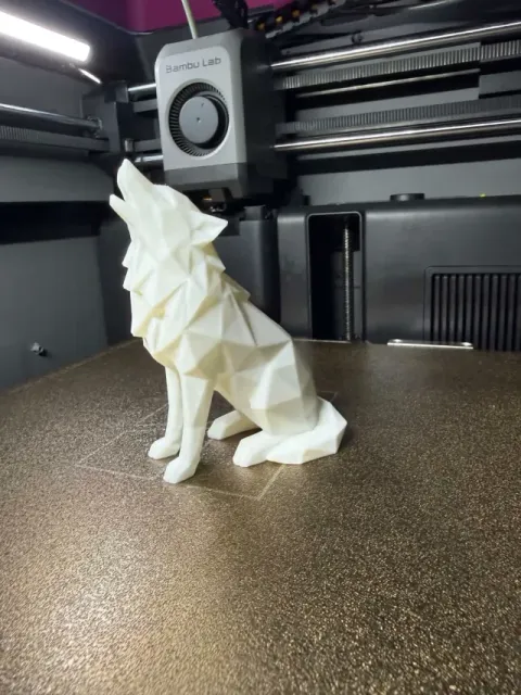 Low Poly Wolf – Geometric Wildlife Sculpture