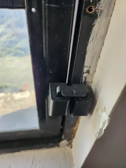 Sliding window lock - Gravity U-lock — Image 5 of 7