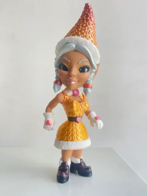 GNOME GIRL GIGI - POSEABLE