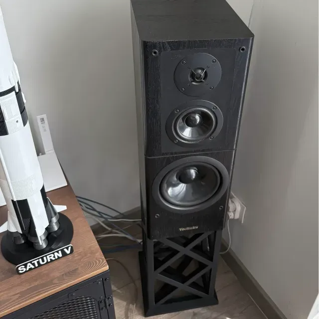 Modular loudspeaker stand