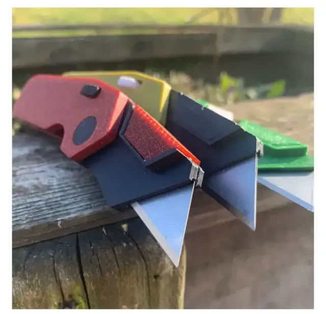 Folding Pocket Knife — Image 3 of 9