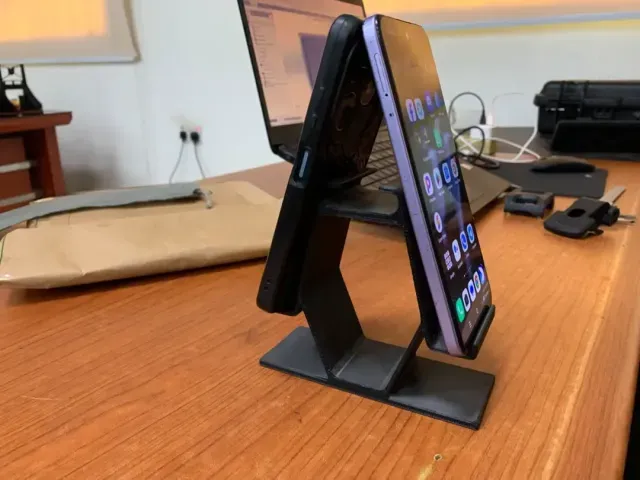 Dual Phone Holder – Two-Tier Desktop Smartphone Stand