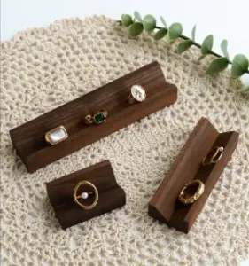 Hand ring holder