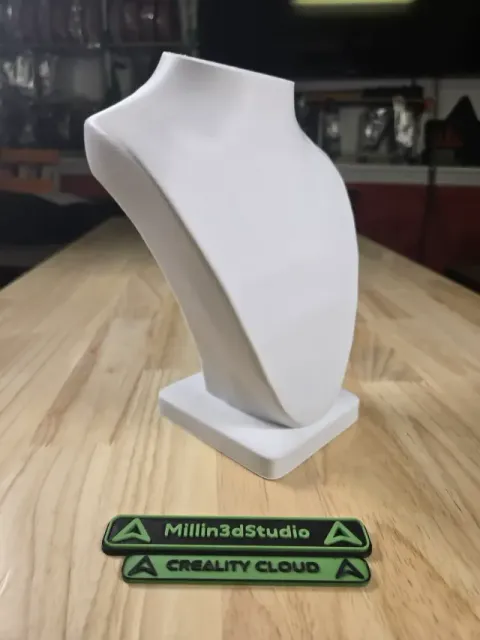 Elegant Necklace Display Bust for Jewelry Presentation