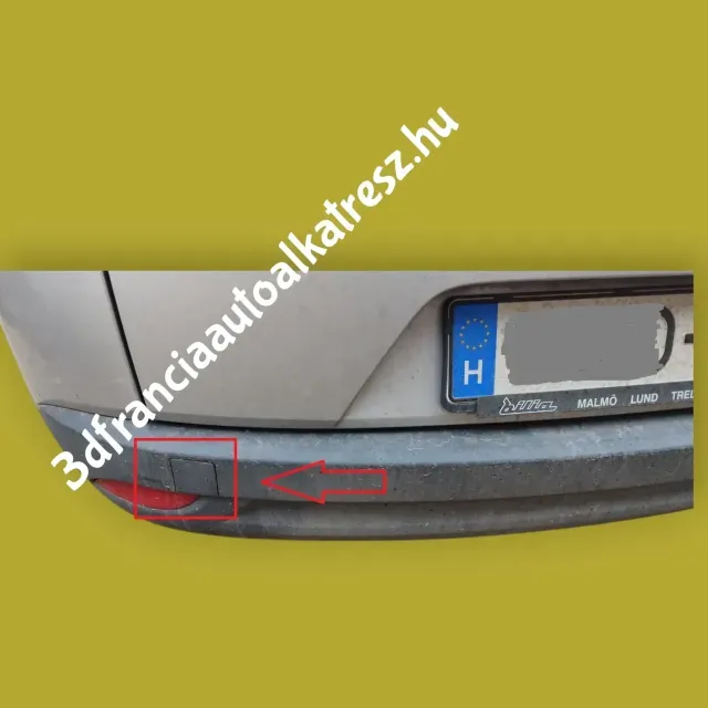 Renault Megane 3 Estate Rear Bumper Tow Eye Cover — Фото 2 из 6