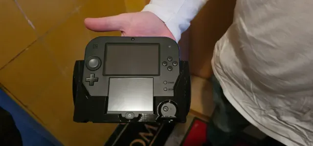 Nintendo 2DS comfort grip — Image 3 of 8