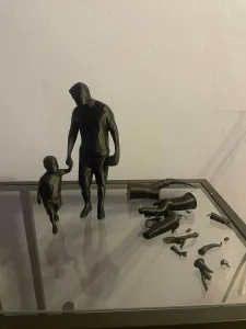 Smooth Father and Son figure (Dark Silhouette)
