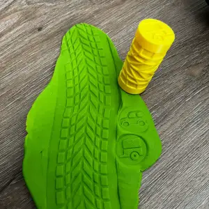 TYRE TRACK ROLLER WITH STAMPS VERSION 1