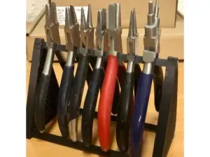 Pliers support